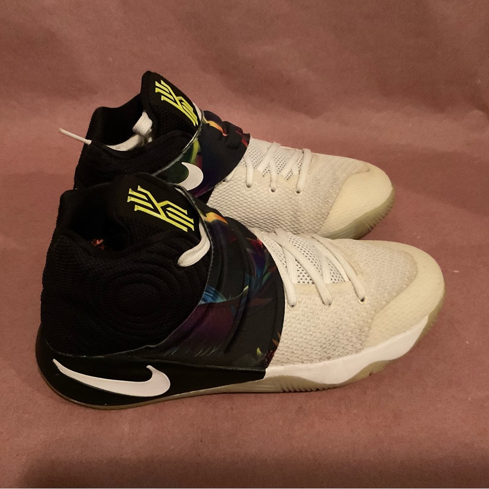 Men’s Nike Kyrie 3 Athletic Shoes Size 7Y Multicolor #826673